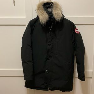100 % authentic Size L — Black Canada Goose Chateau Parka in excellent condition